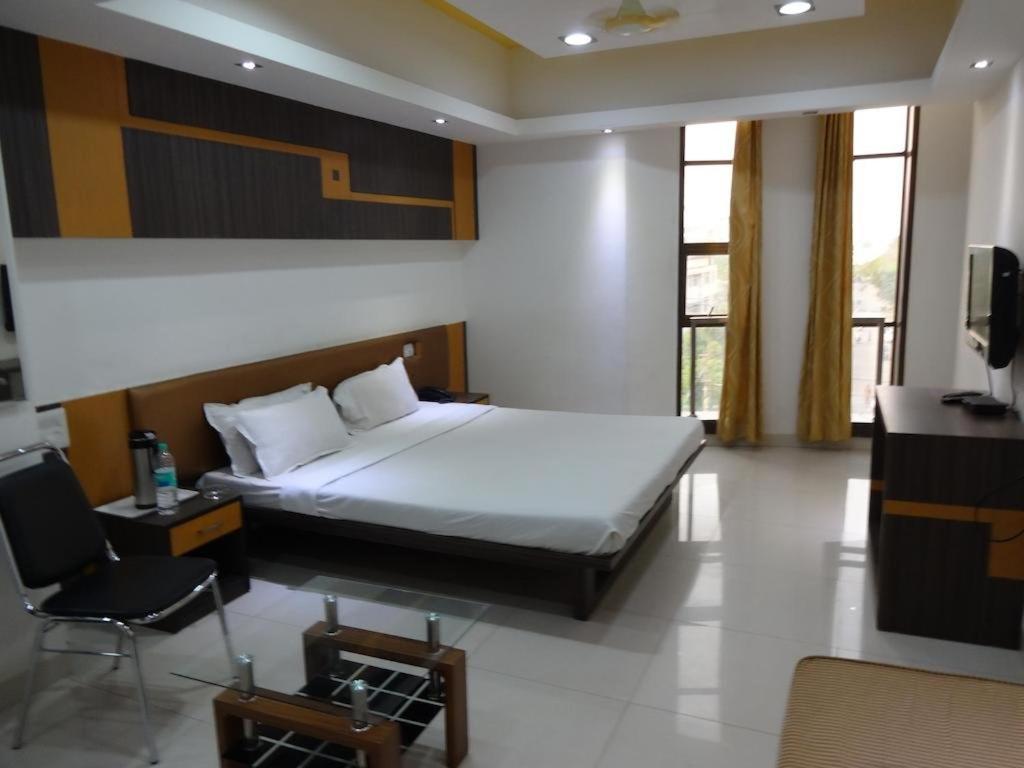 Hotel Grand Suites Indore Exterior photo